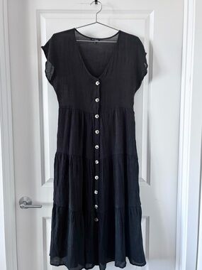 Blu Pepper Black Button-Front Tiered Midi Dress
